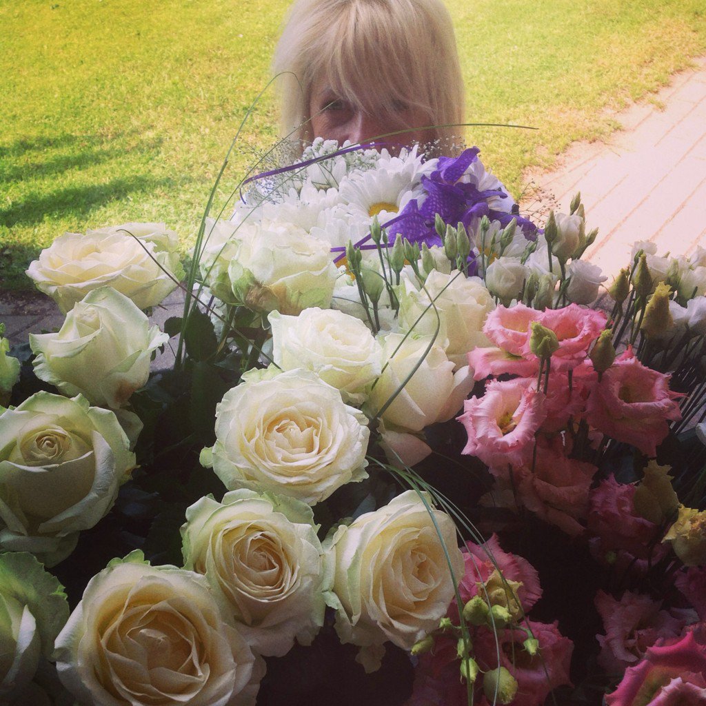 Paldies faniem par košumu! Laima ir īsta Dīva visā tā vārda nozīmē! Paldies par kopā būšanu visiem dalīniekiem .