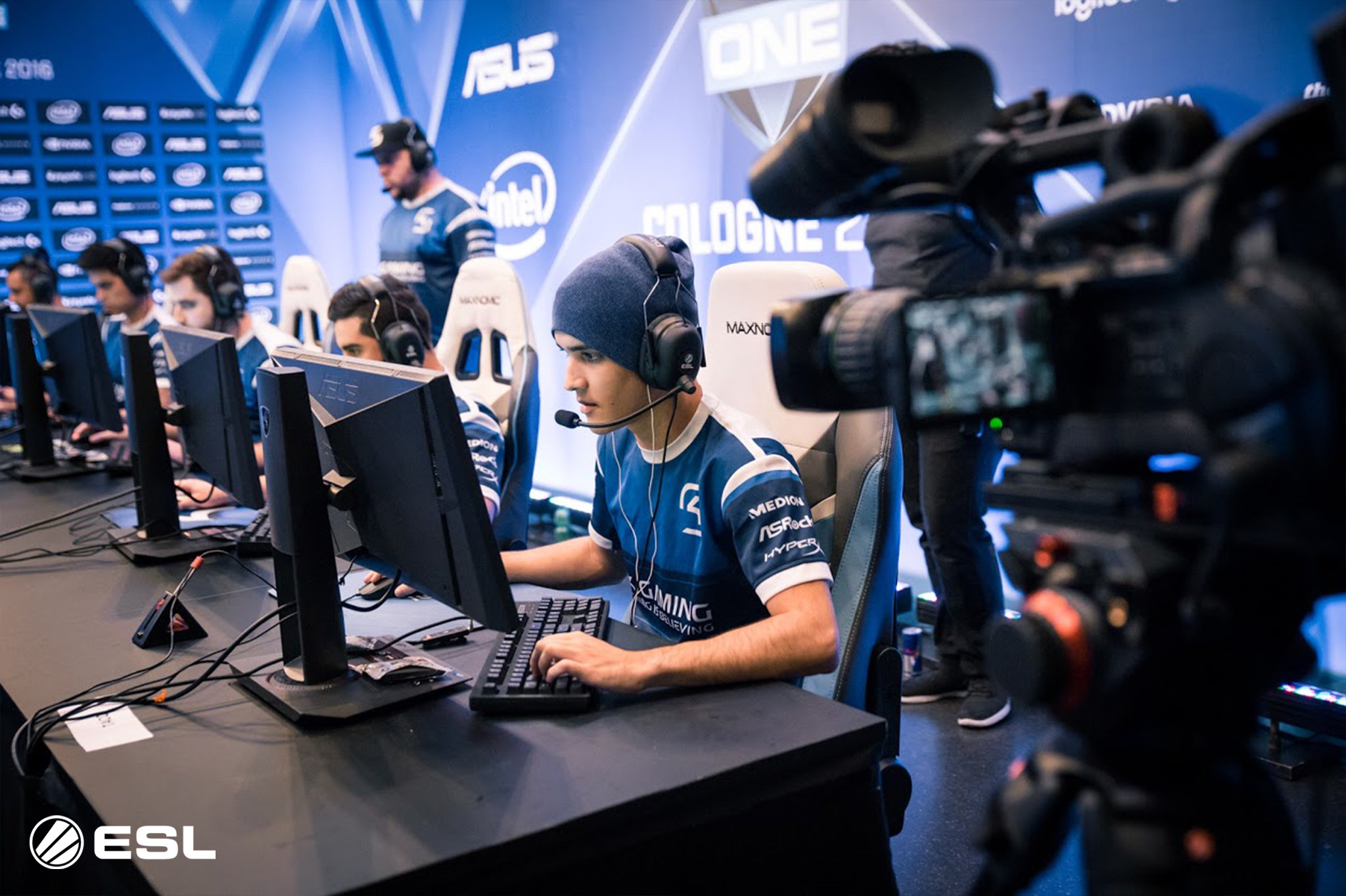 ESL Showdowns: Where CSGO Dreams Go to Battle