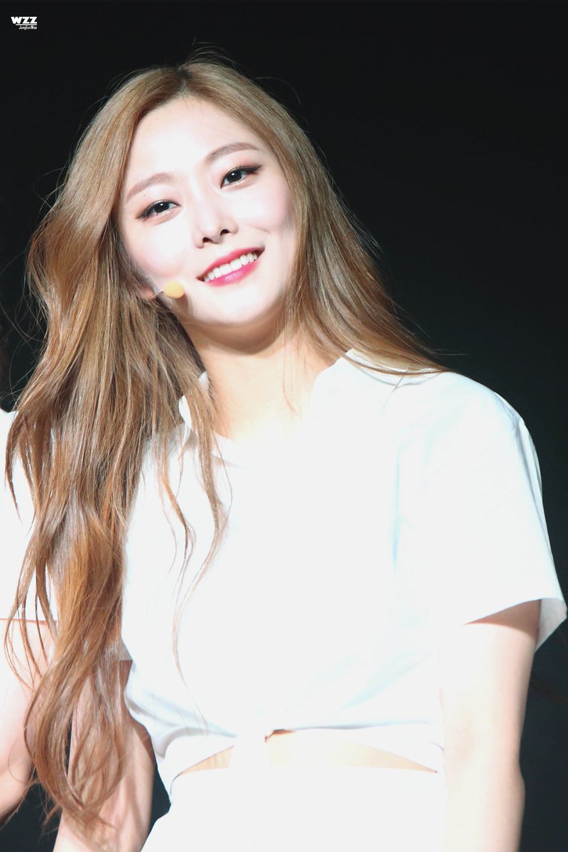 J_eunwoo_kr's tweet photo. 160702 플레디스걸즈 8차 콘서트
표정부자 은우 
연기유망주야...
#정은우 #pledisgirlz https://t.co/62G4T5vF2C