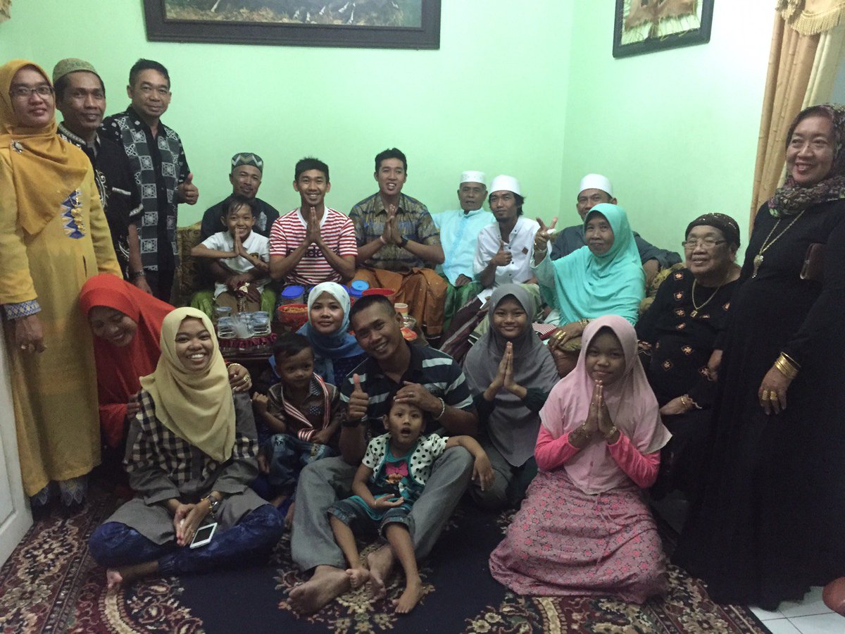 Rayakan Lebaran Bersama Keluarga, Loudry Berharap Karirnya Lebih Baik.
baliutd.com/news/media-new…