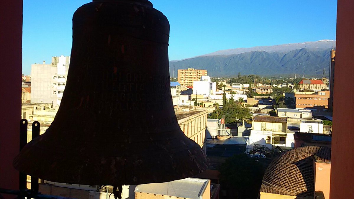 HugodeCucco's tweet photo. [AHORA] #HugoenCatamarca recorro los techos y el campanario de la Catedral. Vistas únicas de un paseo imperdible https://t.co/gPTHaNKFEG