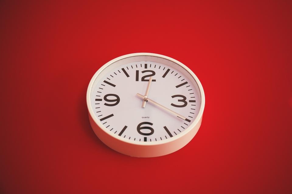 HubSpot's tweet photo. Morning, noon, or night? This infographic shows the best time to post on social media:  https://t.co/ycgFtYaaec https://t.co/mg5C2AIdDZ