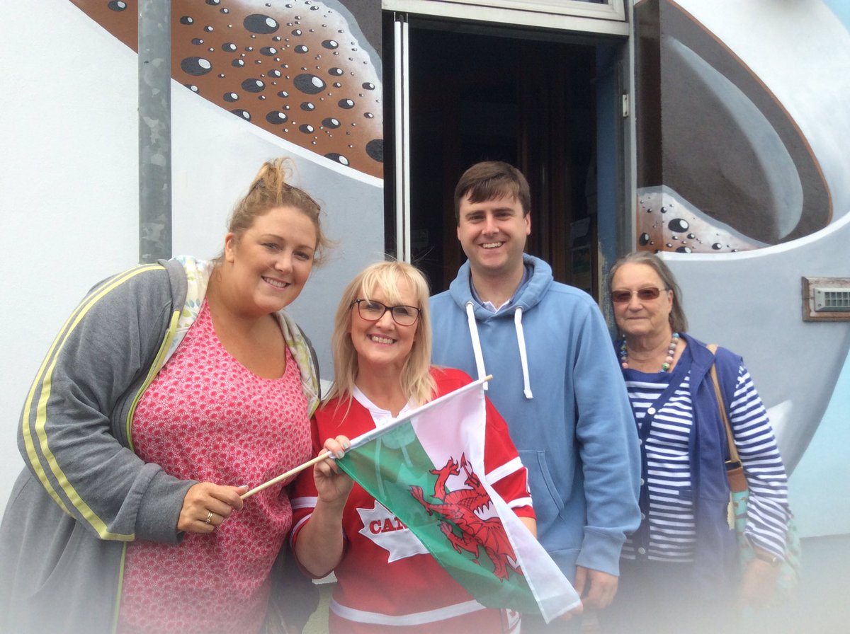 jojopinkscott's tweet photo. @TaroDeg @elinang @NantGwrtheyrn1 Diolch !! y gacen yn flasus #dysgu #Cymraeg #heddiw https://t.co/GnA0YpOGs9