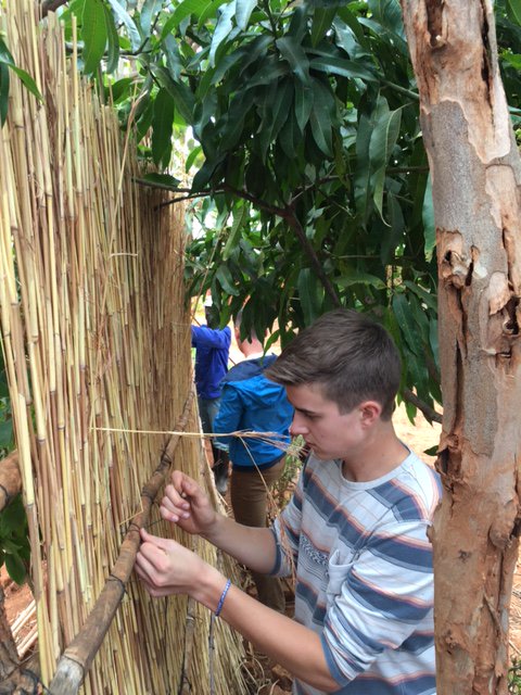 WVCChurches's tweet photo. (1/4) Day 3: @TheMeetingHouse youth experience A day in the life of a Malawian. They helped to build a fence #tmhalt https://t.co/L4dqvtndVO