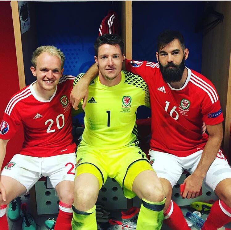 katie_68_xx's tweet photo. Good luck to these 3 Palace boys tonight! You've made your club and country proud! ⚽️❤️💙 #cpfc #WAL #EURO2016 https://t.co/1Mki9qfvfx