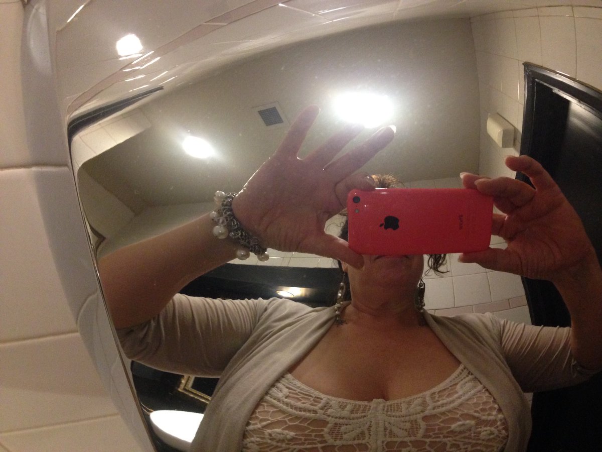 Everyone looks boobalicious in a hand-dryer!!