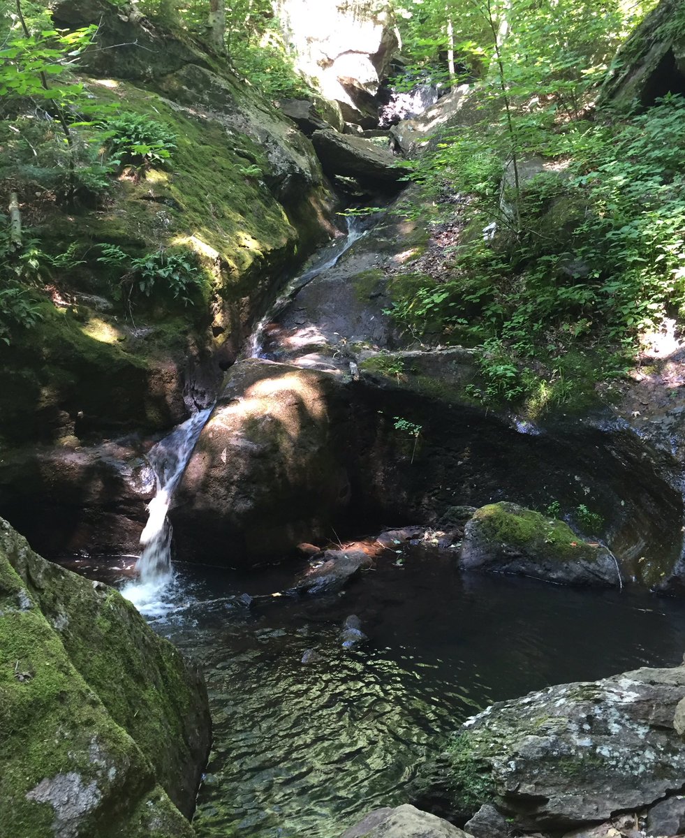 JeffGuide's tweet photo. A refreshing pool in which to cool off during a warm #hike somewhere in Nebraska Notch (VT) @GMC_VT #GetOutdoors https://t.co/7A36f5Ykye