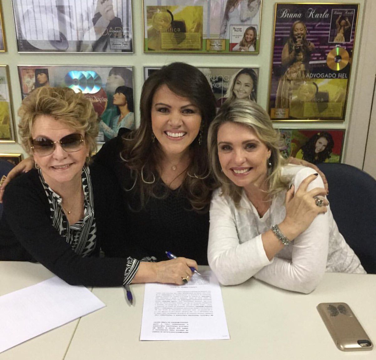 MKMusicBrasil's tweet photo. Tarde de muita alegria na #FamíliaMK \o/ @lilianazevedo1 está de volta! Vem aí o CD Tudo Novo!!! Quem curtiu? ;) https://t.co/sSoMgxBB37