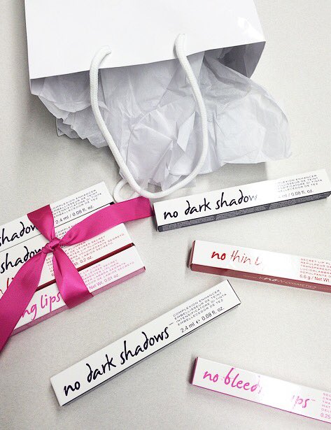 vitadailymedia's tweet photo. We're giving you a chance to #win two sets of the beautiful @KNOWCosmetics products! Follow, RT to win! #giveaway ✨💓 https://t.co/Xq52qOcNbl