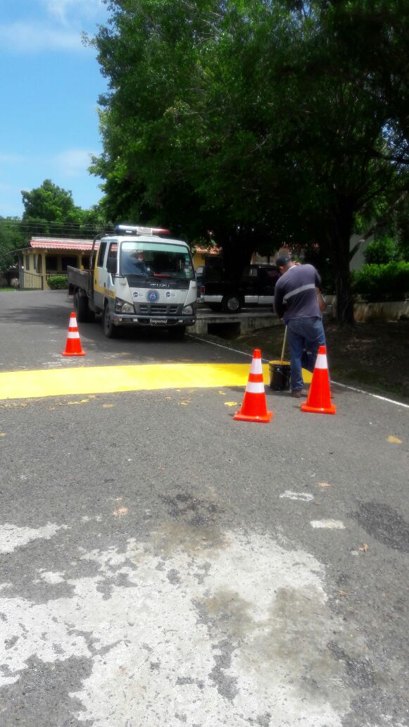 municriodejesus's tweet photo. Personal de ATTT Veraguas, Realiza Señalización de resaltos Vial en Rio de Jesús. @ATTTPanama https://t.co/dqSJBW6HHW