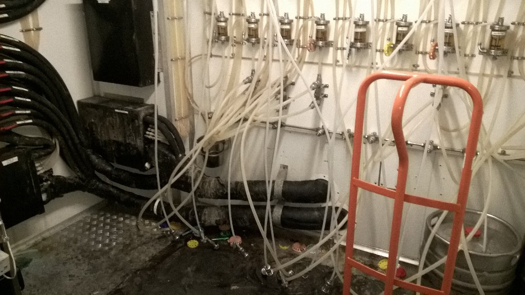 DKellyS4C's tweet photo. Bar Detailing and beer line cleaning before #brisbaneclean #hospitality https://t.co/C93WYCWIGF
