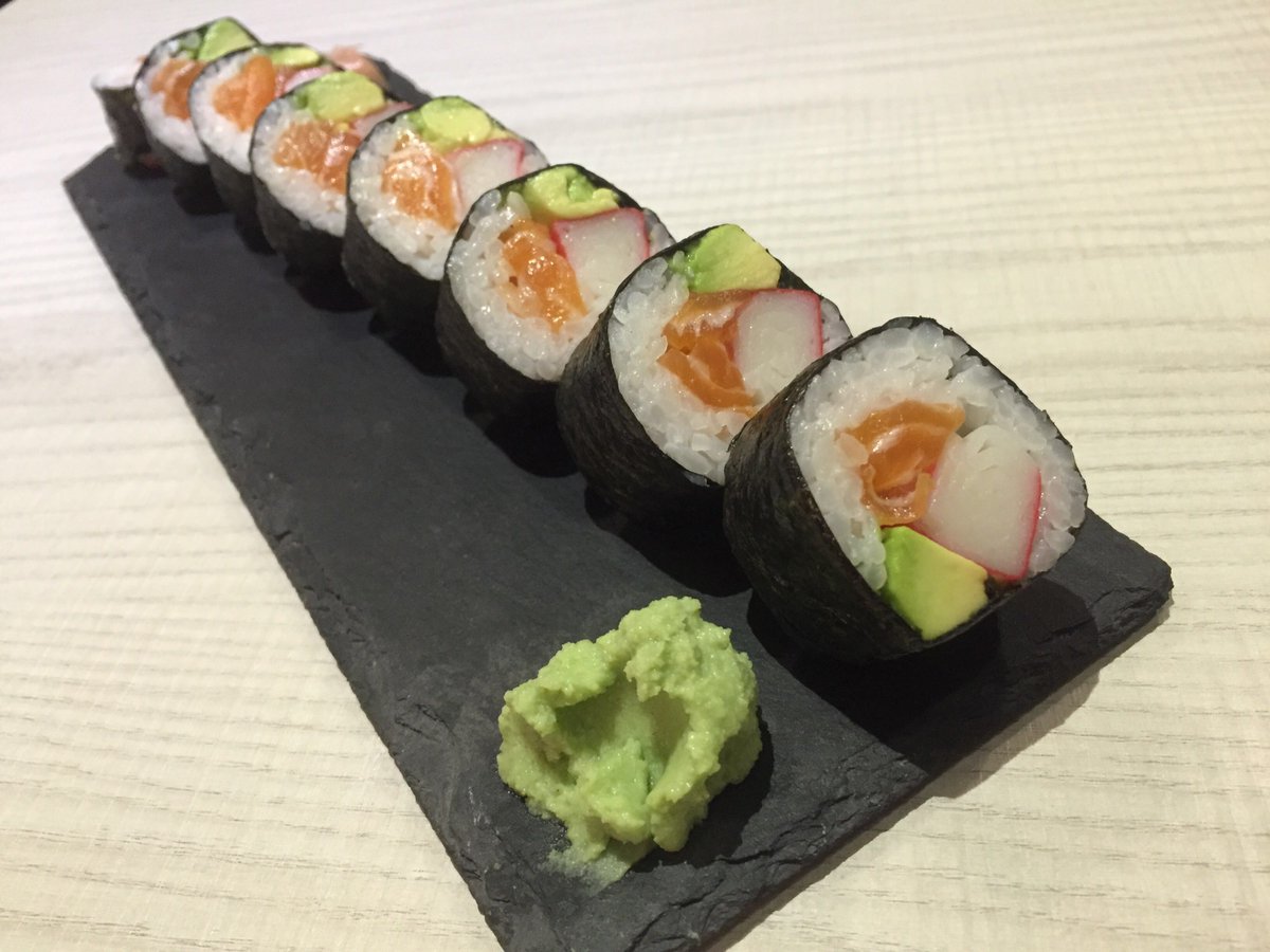 LAURAROA_2's tweet photo. @paconarvaez saludos. Te interesa comida japonesa en barcelona https://t.co/doKCWbu7wQ https://t.co/KLqzE2DziQ