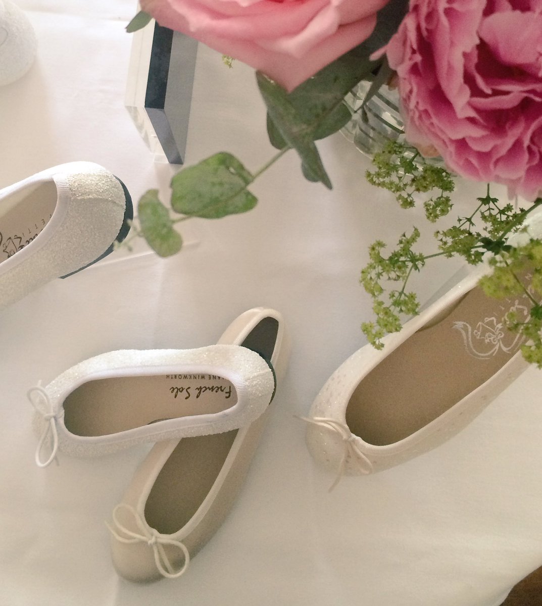 danaeBTS's tweet photo. Cuteness overload #minifrenchsole @frenchsole #frenchsoleaw16 see at @Bridestheshow for more #littlemaids https://t.co/XPTvILozcN