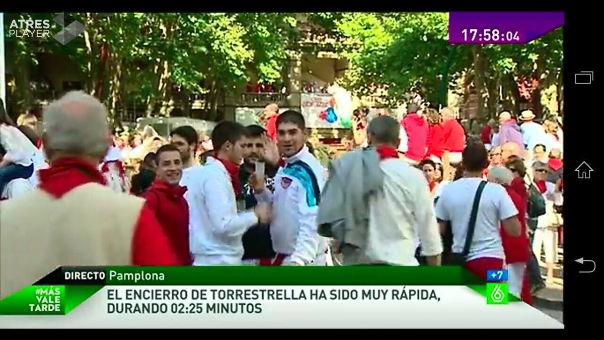 alvalitro's tweet photo. #zapeando656 San Fermín 2014.... No salimos en los periódicos pero poco nos faltó 😂😂!!!! @zapeandola6 https://t.co/rQNGwn72kC
