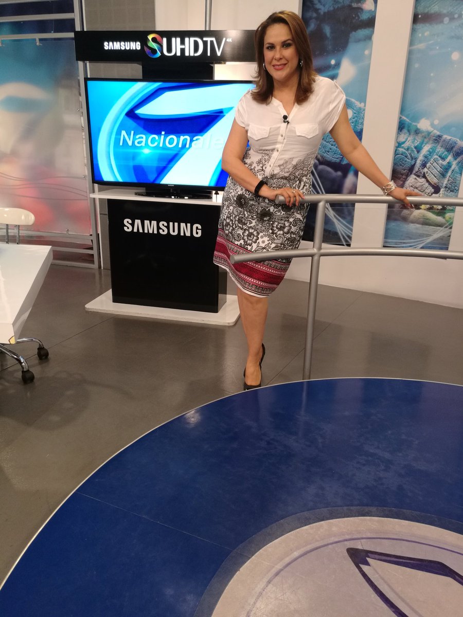 VickyCastilloTV's tweet photo. Qué les parece los nuevos vestidos de @Lolita_gt ?? A mi me encantan! #moda #outfit #coloryestilo https://t.co/Puic3wKOKl