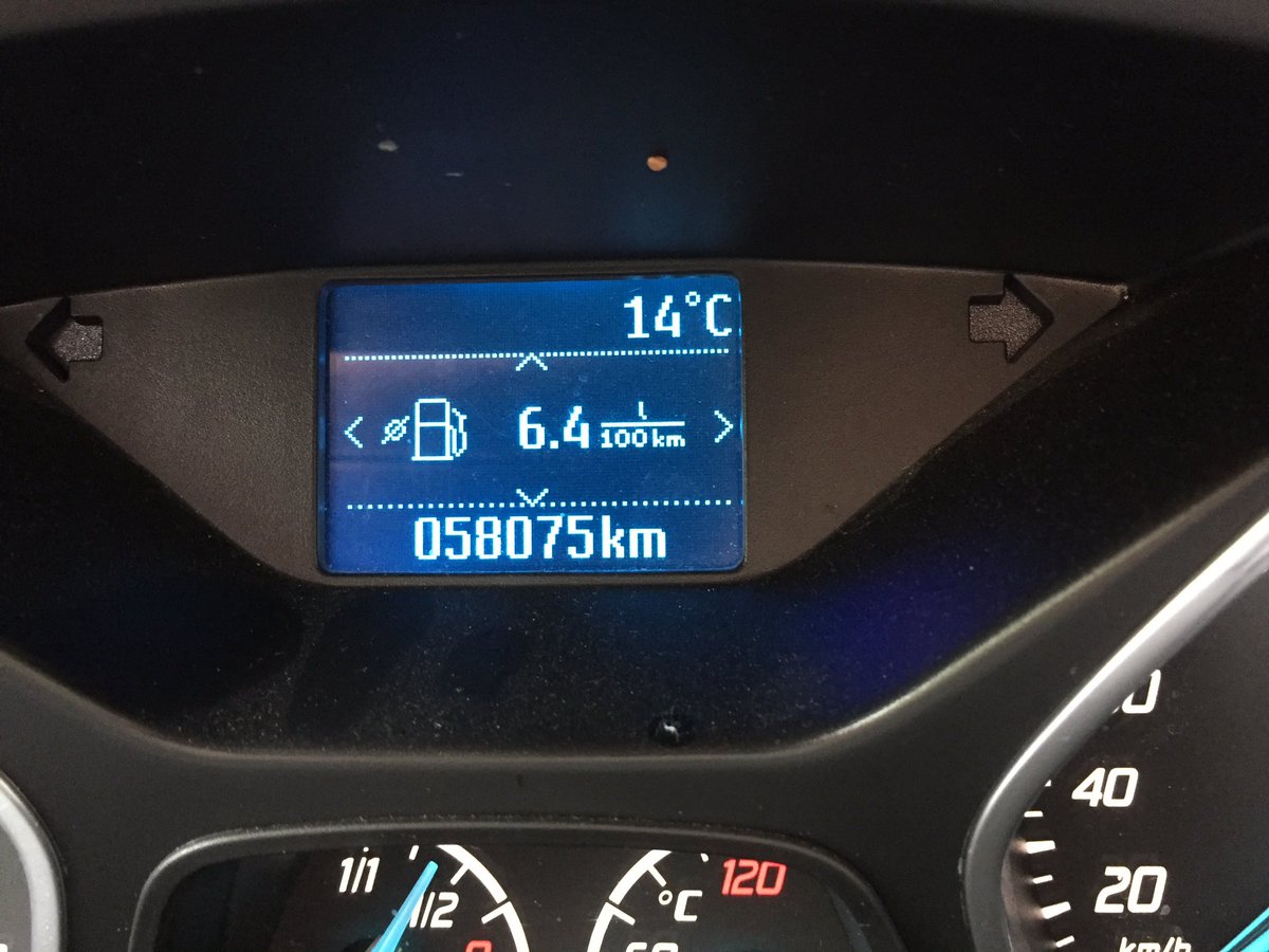 Skal du kjøre en ukjent bil og fylle? Hvor er åpningen? Det ser du på symbolet ved pumpen på dashbordet. Venstre her