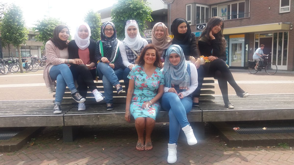 kamel_rita's tweet photo. Gezellig kletsen bij de multiculturele  middag in Deurne #Deurne #gemeente #levgroep #cultuur https://t.co/atsz6ZnfcH