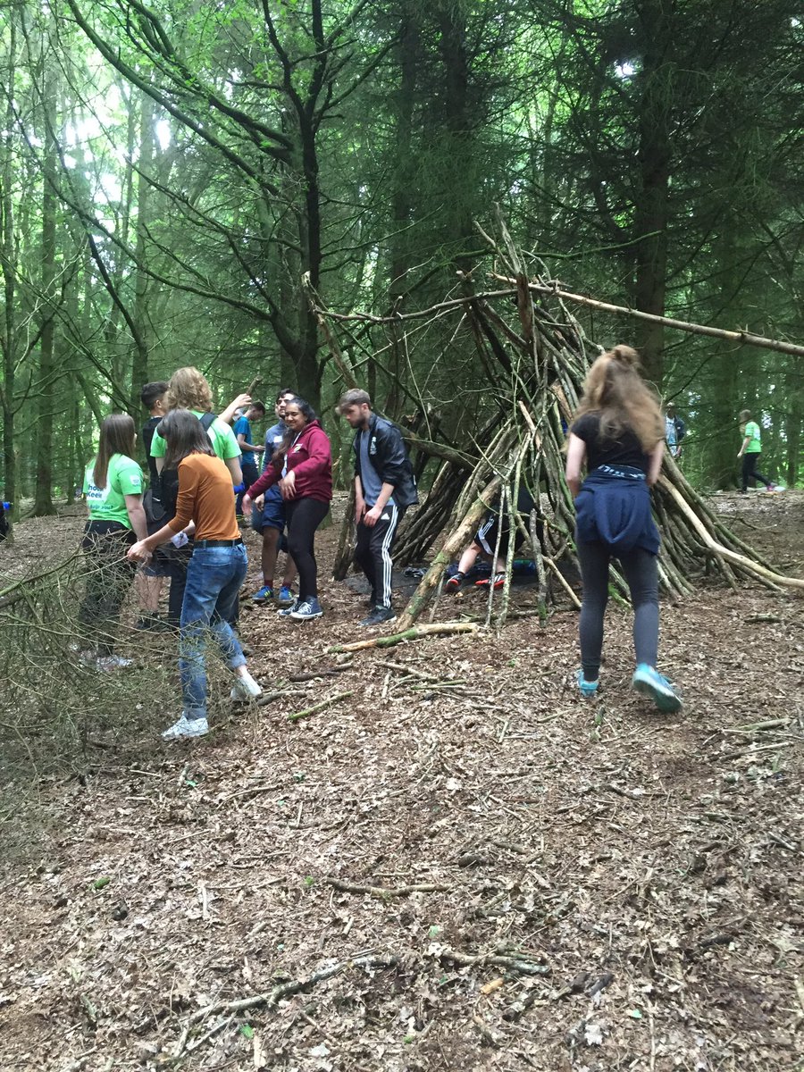 ApplyingToKeele's tweet photo. This afternoon's #Uniskills2016 session is team building in the woods here at @KeeleUniversity with @RangerDanNo1 https://t.co/mFyfVh505q