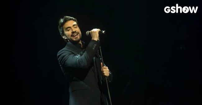 Mas e como conciliar a música com o sacerdócio? <a href="/pefabiodemelo/">padrefabiodemelo</a> responde: glo.bo/29nCytM #GshowMúsica