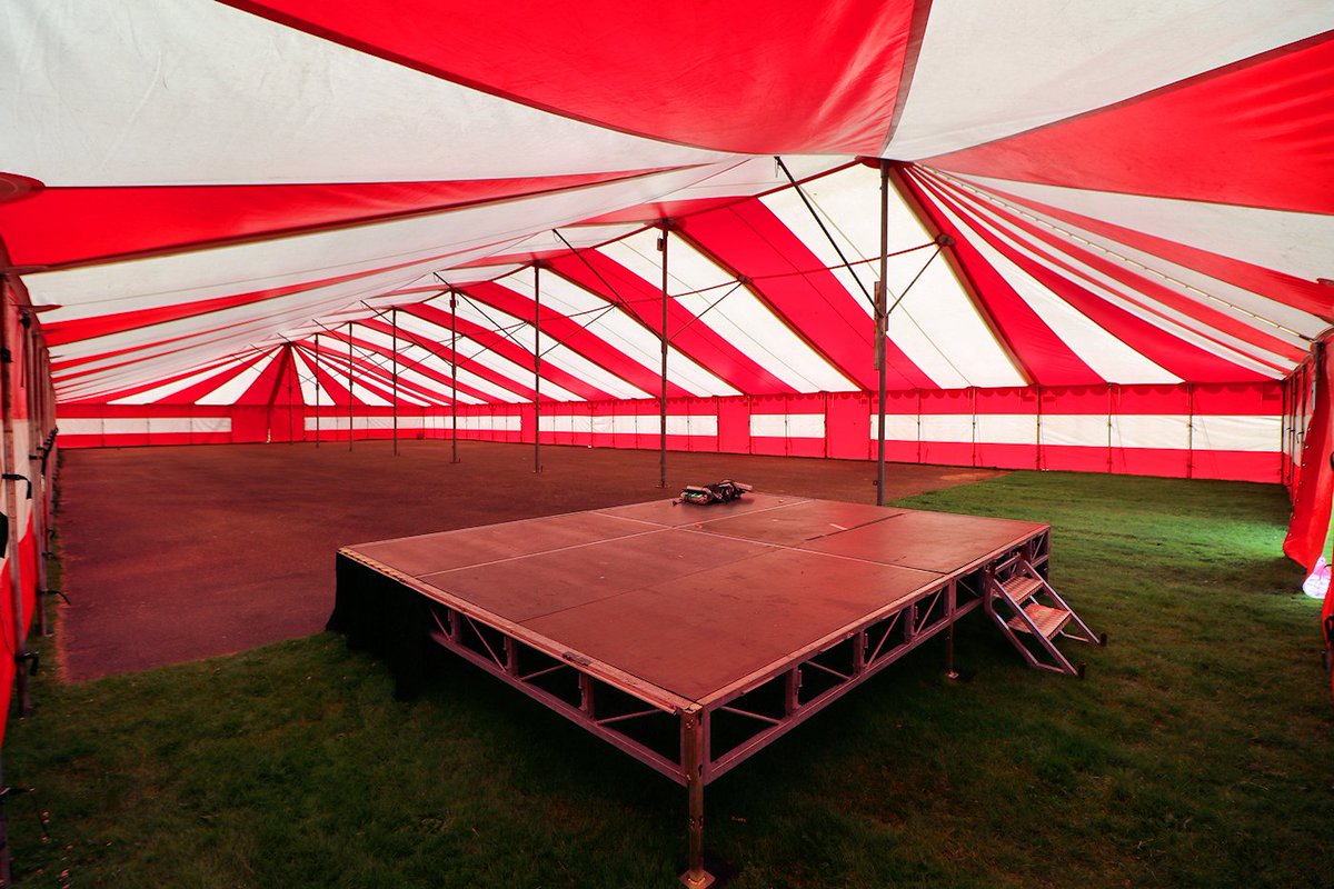 eeuwfeest2016's tweet photo. De tent staat er voor het afsluitweekend van het Eeuwfeest. De weersvoorspellingen zijn goed,. Foto @asten_erik https://t.co/hQ8tUlF9tO