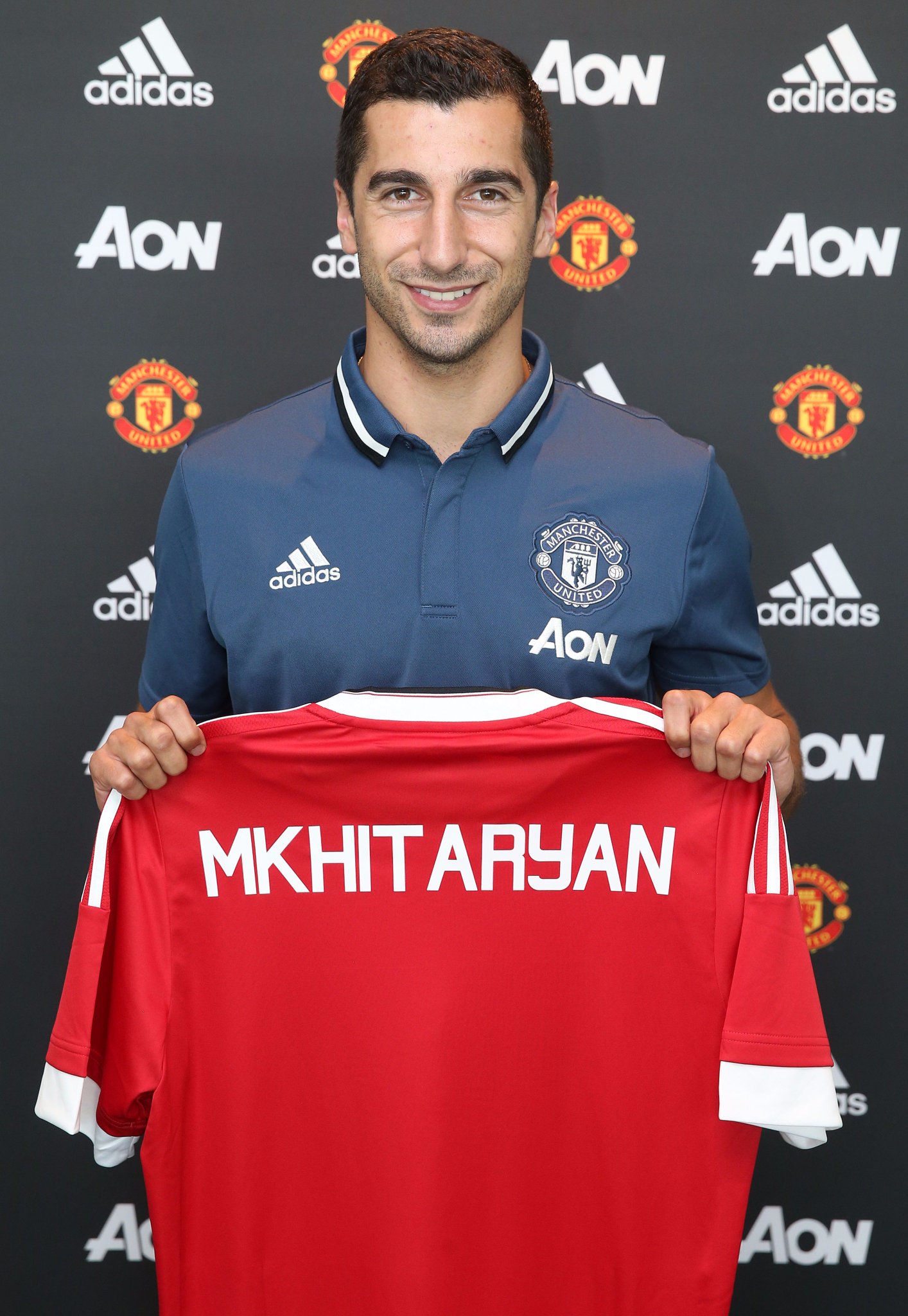 RESMI Henrikh Mkhitaryan Diperkenalkan Sebagai Pemain Baru