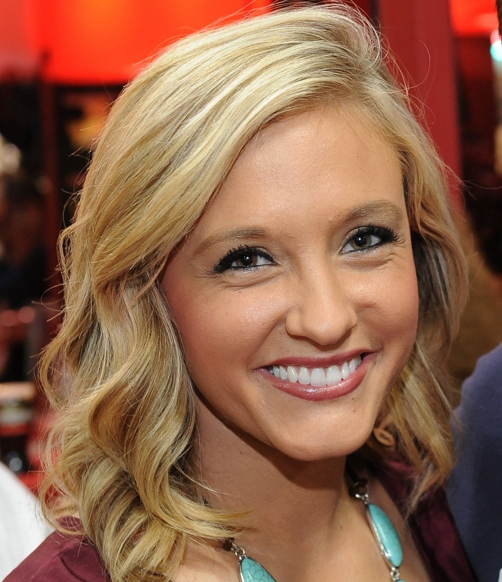 All the best to <a href="/BrittanyWMN/">Brittany Decker</a> Brittany Decker who is leaving <a href="/WMassNews/">Western Mass News</a> for Alabama. | bit.ly/29wBkxu