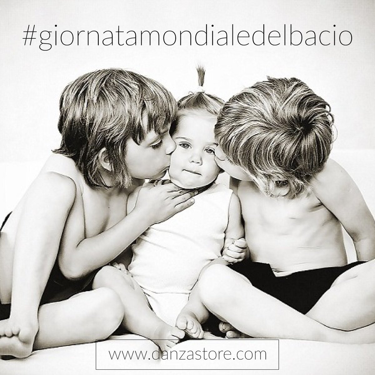 MedeaDanzaStore's tweet image. chi più dolci di loro per augurarvi una buona #GiornataMondialeDelBacio #danzastore