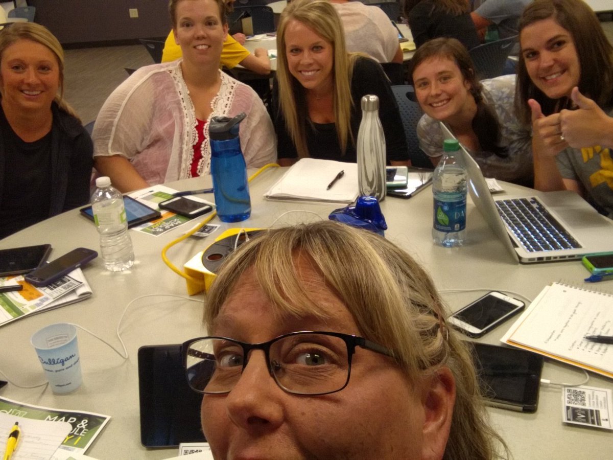 MrsJanRudolph's tweet photo. #iPadi
6. Selfie group with Regina teachers https://t.co/V5sRRSfT97