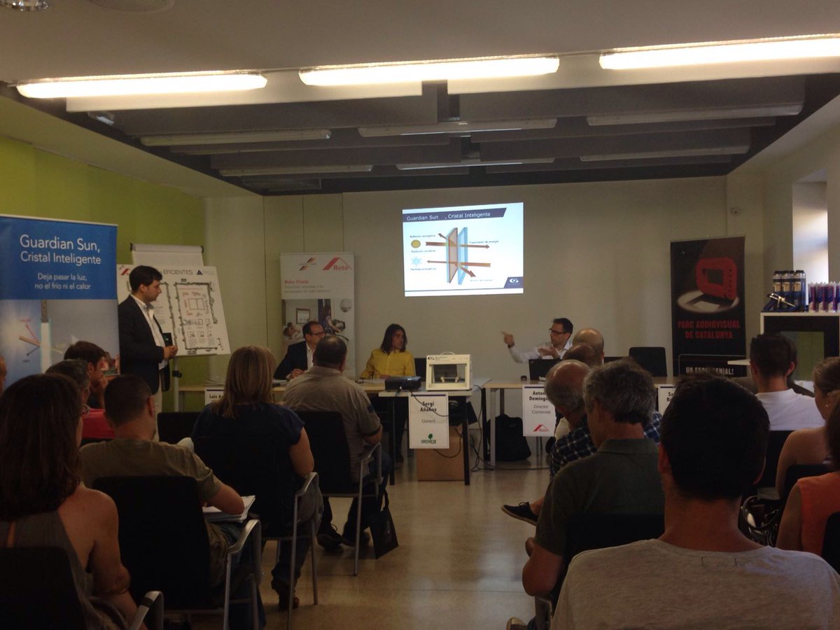 RotoFTT_ES's tweet photo. Formación de la #VentanaInteligente con Replus y @GuardianRRHH en el #ParcAudiovisualdeCatalunya de #Tarrasa. https://t.co/daYjhrIvpV