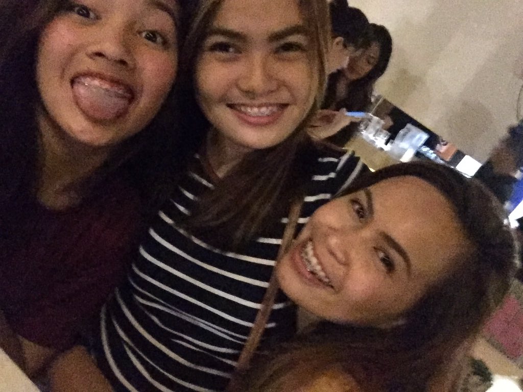 heychristinexx's tweet photo. SUPER SOLID NIGHT 🍻🎉 #RotAce ❤️💚 https://t.co/WRx1dbAffO
