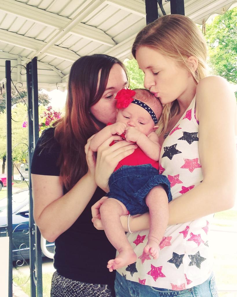 Gabby_tyler2's tweet photo. Rileys first fourth of july!!! β‘β‘ #rileybug #prettybaby #myeveryrhing https://t.co/Awr4bFNDEF