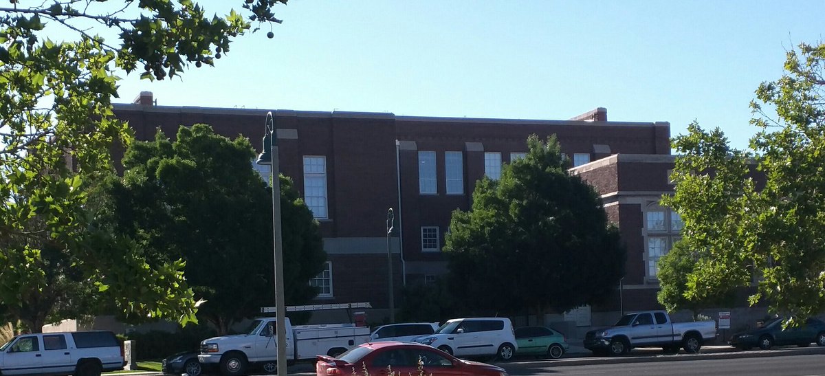 donalddeleeuw's tweet photo. Beautiful morning! Get out there and network! #whyfatpiperocks #1mcabq #hiredon https://t.co/GCN8OQ9ThR
