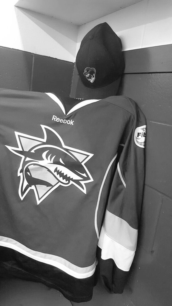shookiagain's tweet photo. When you thought you had the biggest signing since Durant but it didn't go as planned #ediv @RiddlersHockey https://t.co/2iHgpGt77p