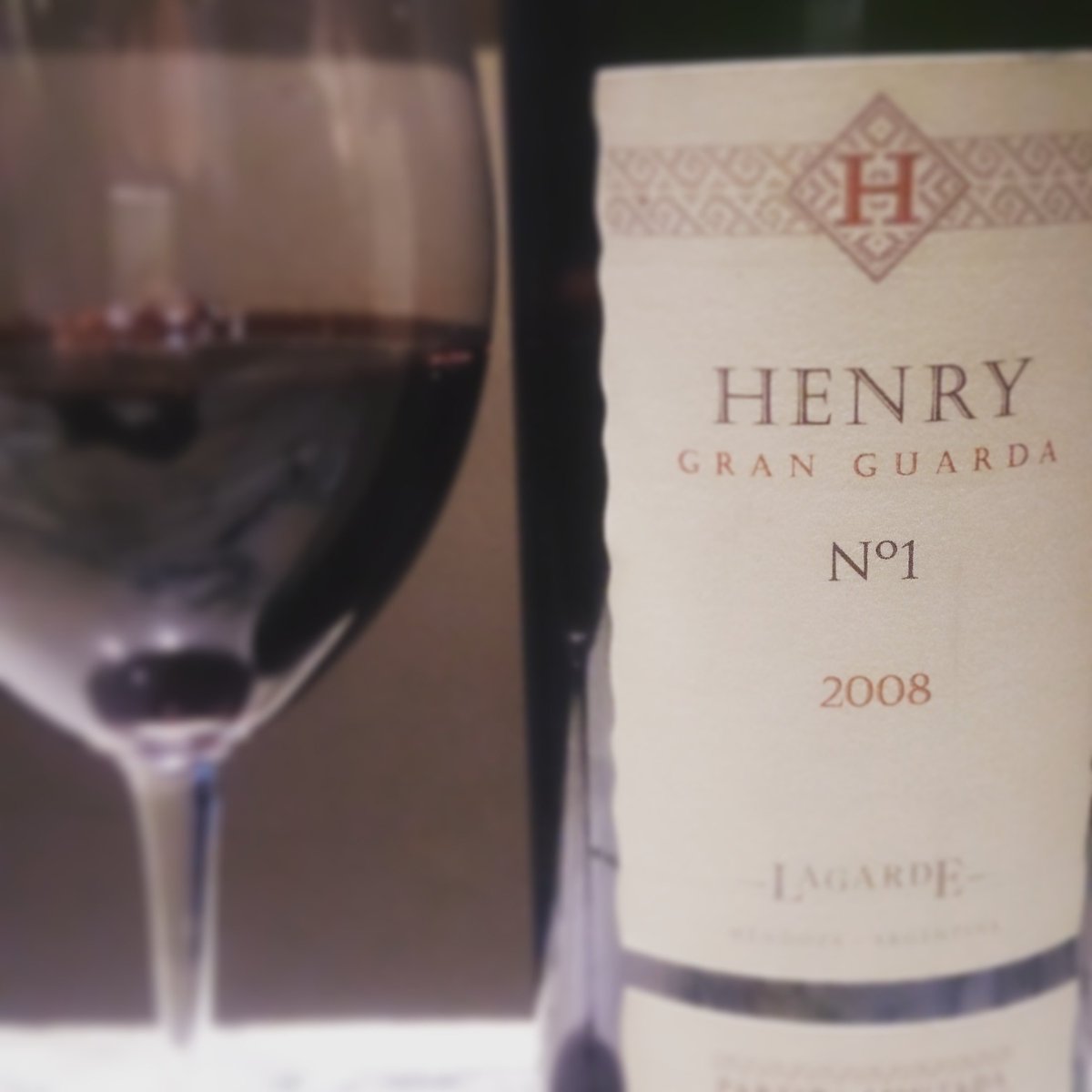 MarcoCastellacc's tweet photo. Anoche nos visito @YSL1975 en @GualtieriBistro y probamos una perlita de su cava privada, gran #Henry2008. Gracias! https://t.co/aFmlPPmyQZ