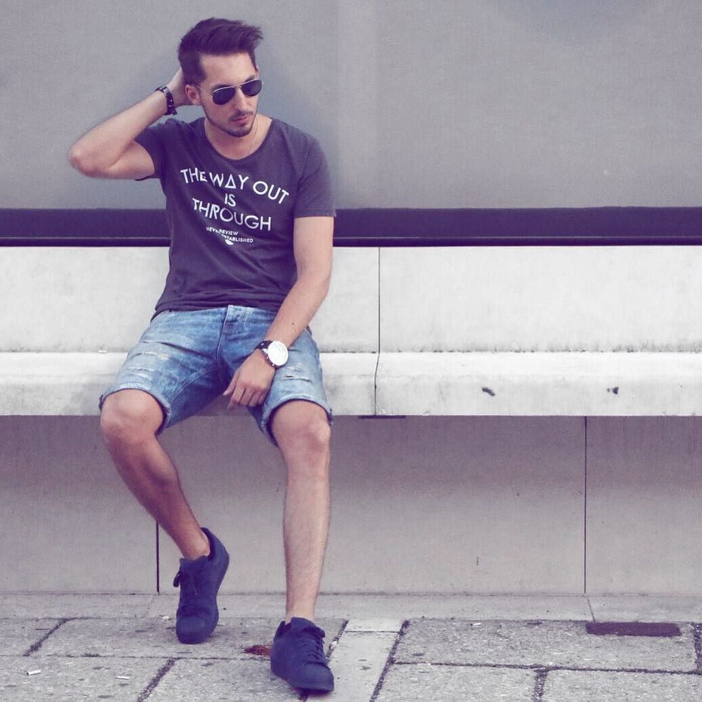 NFTProDrops's tweet photo. Polizeibrille, ach ja neuer Prank mit Polizeieinsatz ist online 🚨‼😈️🚓
#checkdieBIO ✅
#datv… https://t.co/tEGyjTyAhX https://t.co/rpkpW6zYu7