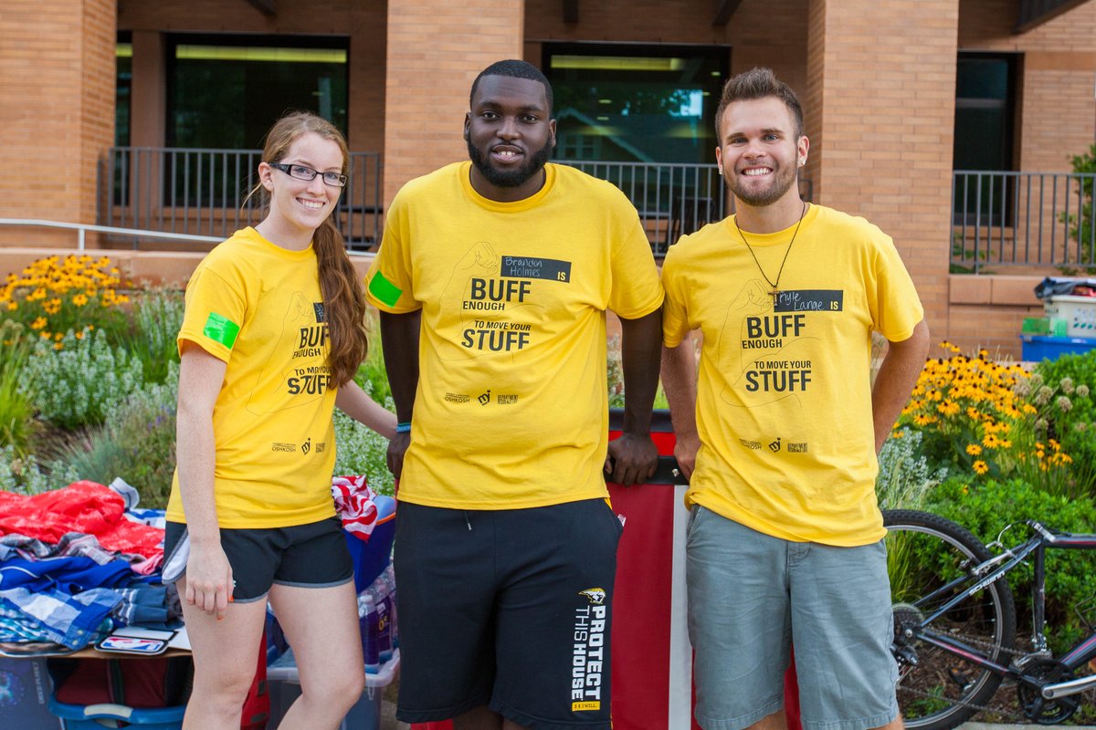 reslifeuwo's tweet photo. Volunteer to be a MiTitan for move-in 2016!   You can move in early and get a sweet shirt! 💛 https://t.co/QvNoXbdHvO https://t.co/r3CvkXrlou