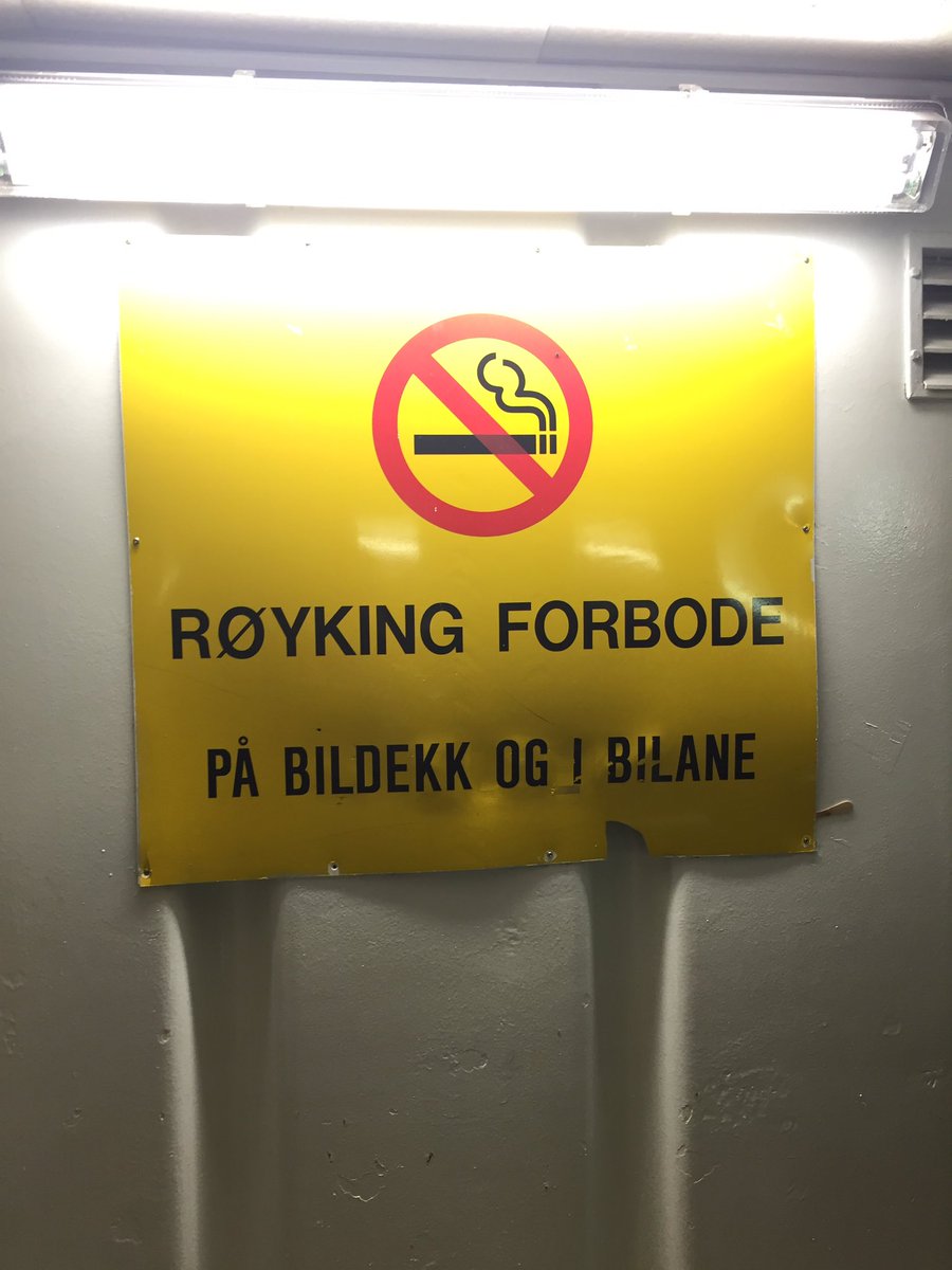 På veg tilbake frå sommarleir med @Malungdommen er det høveleg skilting på Moss-Horten. Nynorsk er ferjespråket.