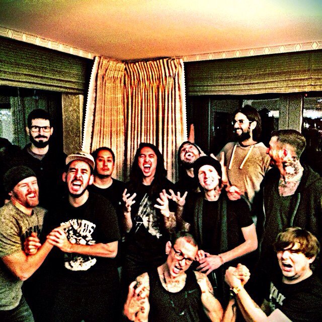 Anngelenee's tweet photo. Love that photo ❤(happiness😄) LinkinPark/Of Mice &amp; Men https://t.co/0OkynluWQE