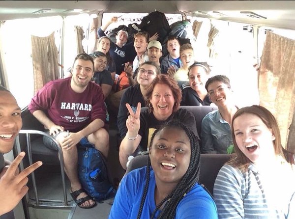 AmizadeGSL's tweet photo. Let the #journey begin. We’re in Bolivia 🇧🇴 w/ #YAPSA participants for a #summer of service and learning. https://t.co/mwDZgGysiq