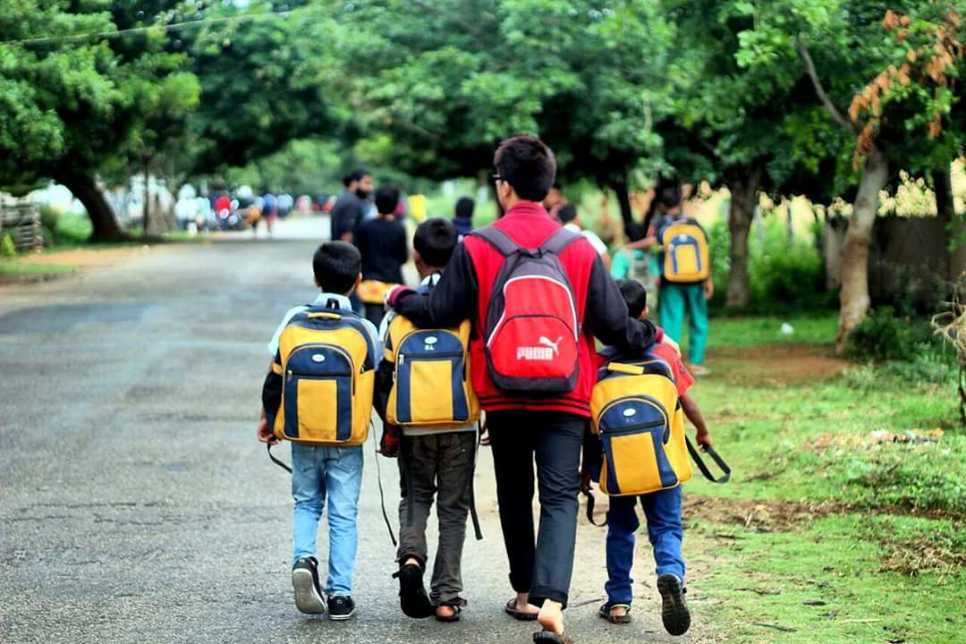 makeadiff's tweet photo. We remember how our parents hugged us on the first day to school.Everyone must experience that warmth #SchoolGoesMAD https://t.co/N9fnMxamx5