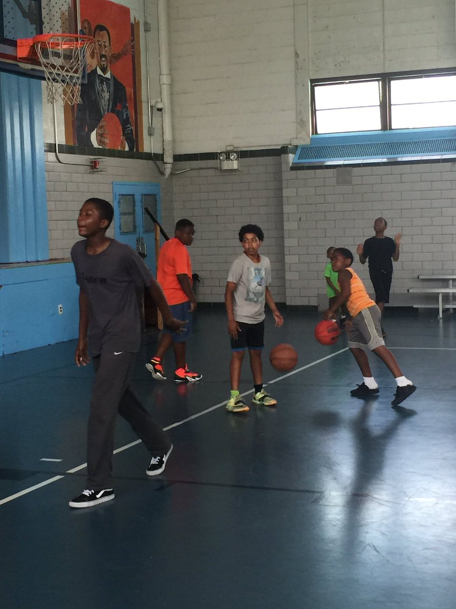 PhillyPlay18's tweet photo. The gathers gettin it poppin with Knockout basketball relay!🙌🏽🙌🏽😊😊#phillyplay https://t.co/IyI6088KmR