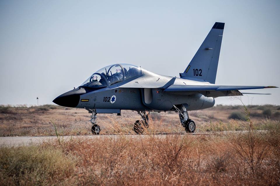 FAA_Ofc's tweet photo. Otra de las ofertas para la FAA, el Leonardo Finmeccanica M-346 Master. https://t.co/tBGtaaHHcS