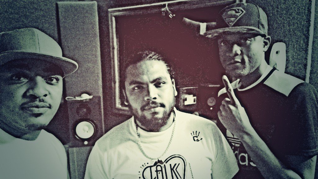 Kirimbaopp's tweet photo. Welcome to the #LifeAndTimes avec @ZeHandprint #ChillingNoBilling avec @ETHADEEJAY at the studio building a new song https://t.co/3ifinTIauQ
