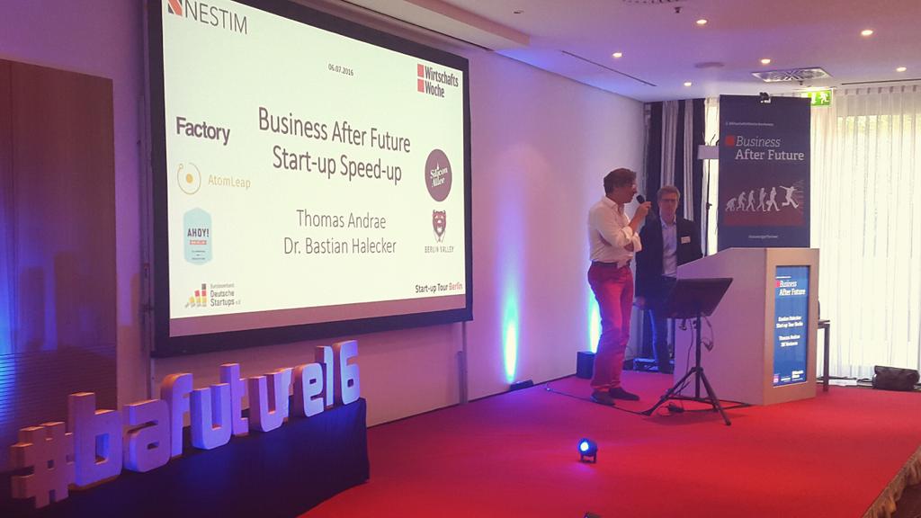 StartupTourBLN's tweet photo. Heute bei der #bafuture16 von der @wiwo - spannendes Startup Speedup mit @BastianHalecker und Thomas Andrae von @3M https://t.co/NXex6btKjK