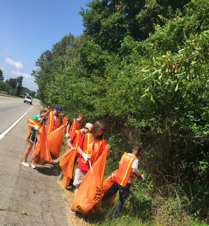 CK_Ministries's tweet photo. Making @andersoncounty litter free... One street at a time! #CRSC16 #GoWeek2016 https://t.co/GVPbxv2wB8