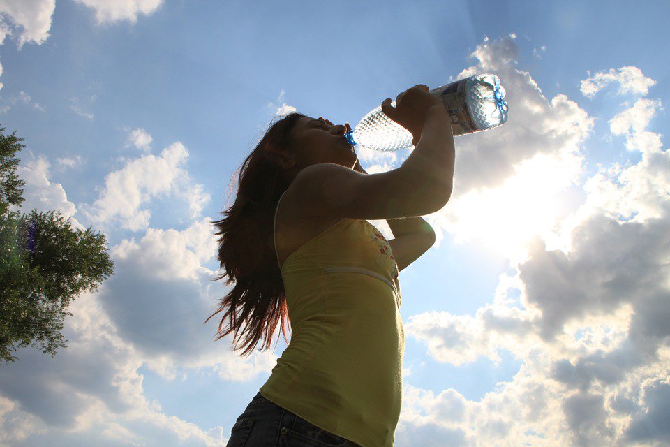 Mantener la #pielsana en #verano es más fácil de lo que parece. Aquí unos consejos útiles goo.gl/Pj8Tz8