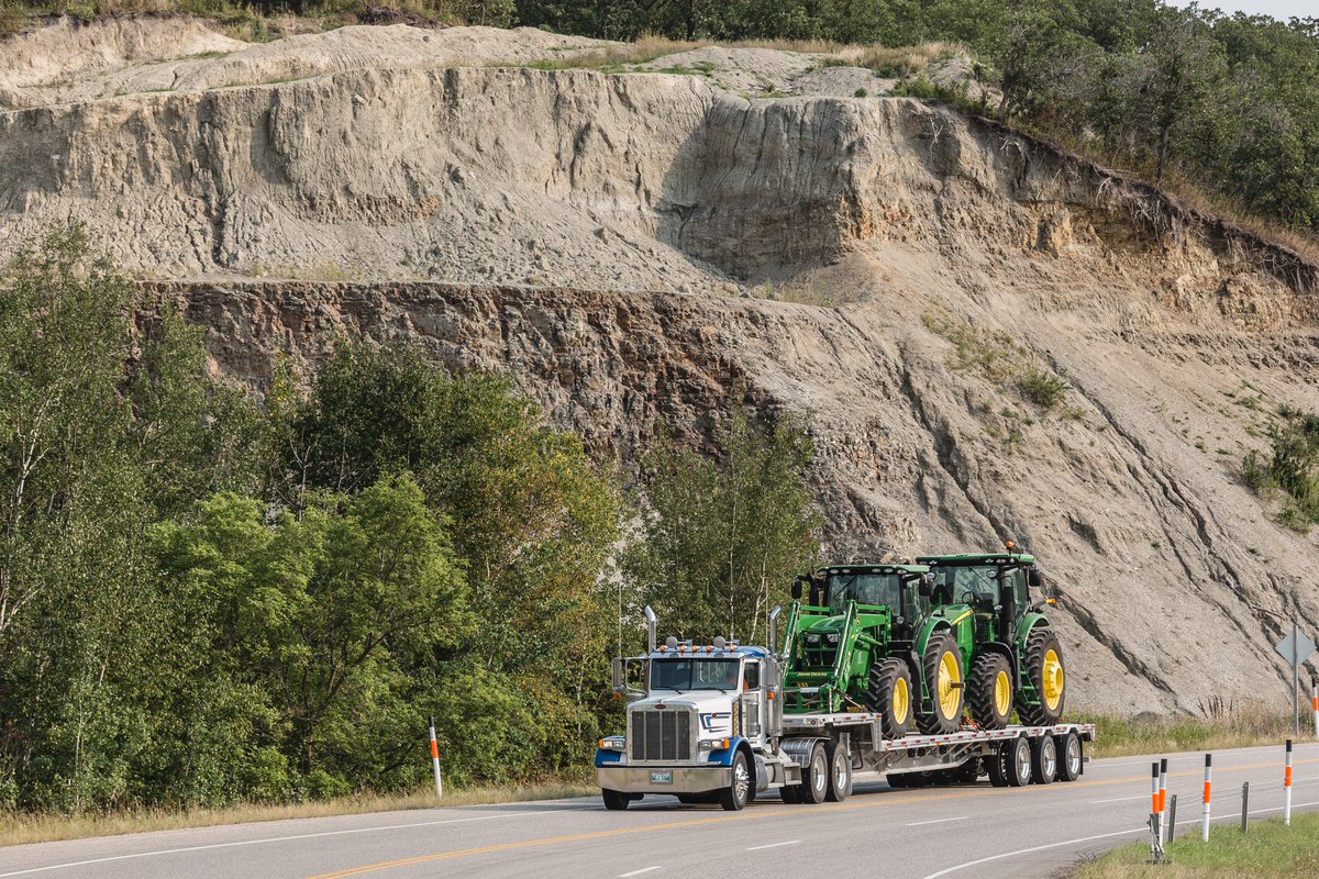 prestigetrailer's tweet photo. On the road, hauling some new John Deere tractors down the highway in our Aluminum Dropdeck trailer. #lktrailers https://t.co/LdGF0xAPKF