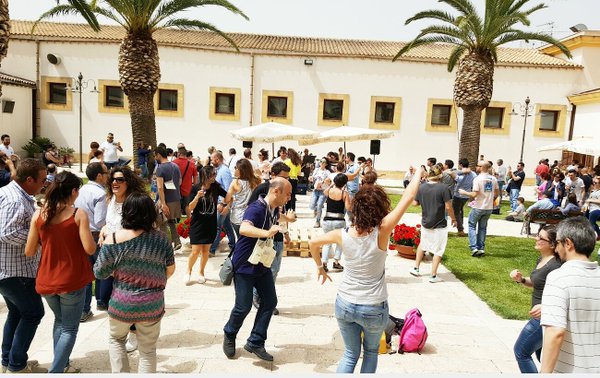 MTV_Italia's tweet photo. -1 mese a #CalicidiStelle2016! Avrà lo stesso successo di #CantineAperte2016 secondo voi? https://t.co/9ht3pnJ1Nn https://t.co/JPbPKEd4mg
