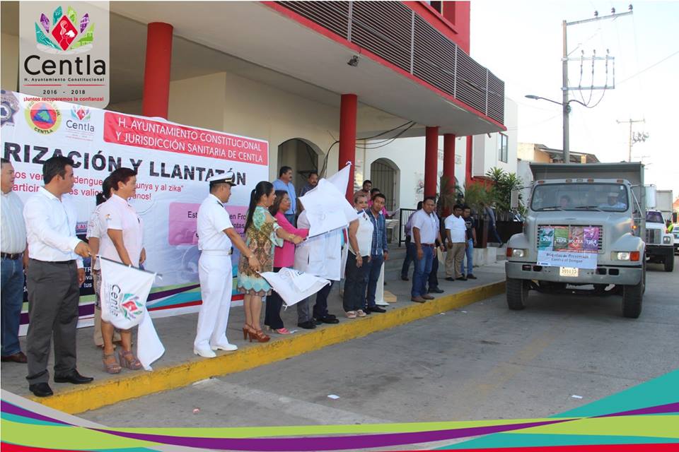 H_aytocentla's tweet photo. REALIZA GABRIELA SANLUCAS EL PRIMER BANDERAZO DE DESCACHARRIZACION Y LLANTATON @DiarioPresente_ @TabascoHOY https://t.co/9D1dxiAeHp