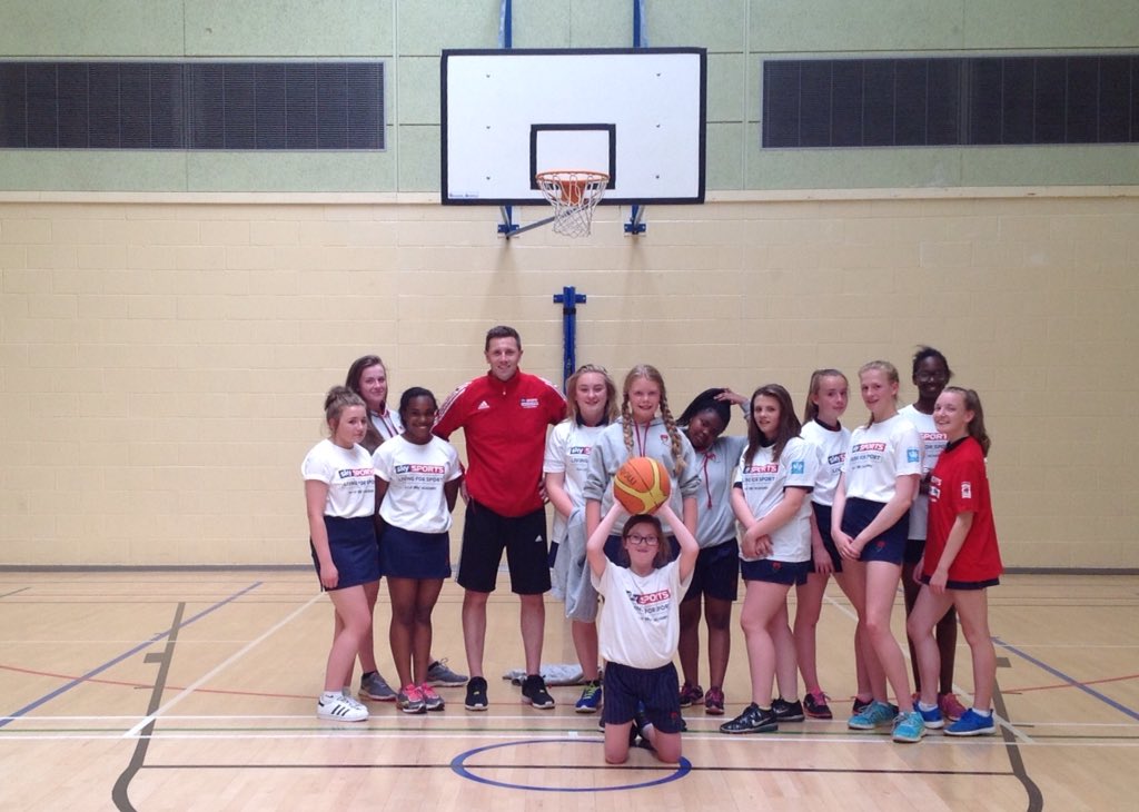 Fantastic day <a href="/andrewbridge6/">Andrew Bridge</a> so many positive comments from students who met you today Video to follow #SouthfieldPE